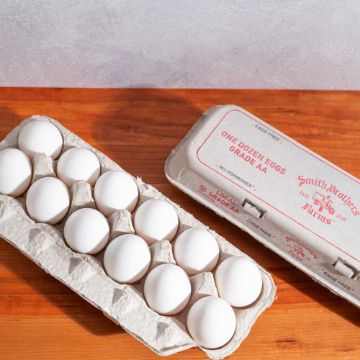 Smith Brothers Farms Large Cage-Free White Eggs - 1 dozen