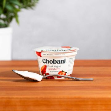 Chobani Strawberry Greek Yogurt - 5.3 oz