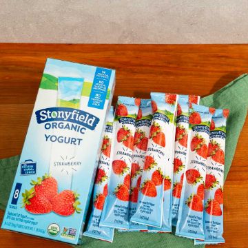 Stonyfield Organic Lowfat Strawberry Yogurt Tubes - 8 count